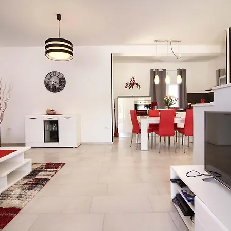 New Luna With Private Pool In Surrounded By Greenery Rented By Wiibuk Вилла