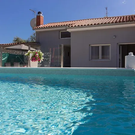 New Luna With Private Pool In Surrounded By Greenery Rented By Wiibuk Pula