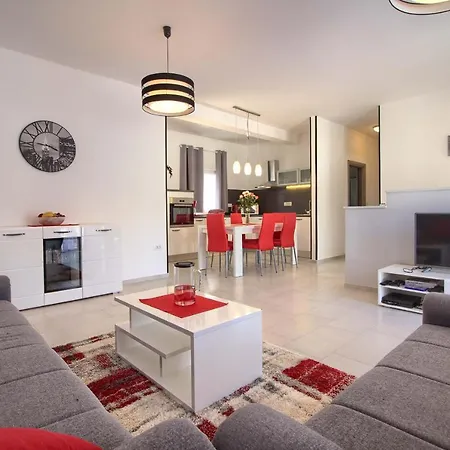 New Luna With Private Pool In Surrounded By Greenery Rented By Wiibuk