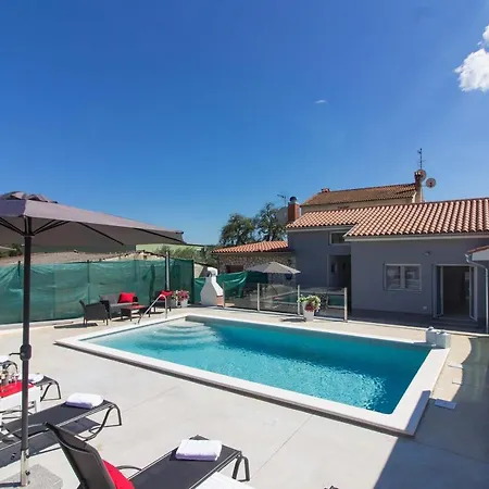 New Luna With Private Pool In Surrounded By Greenery Rented By Wiibuk *