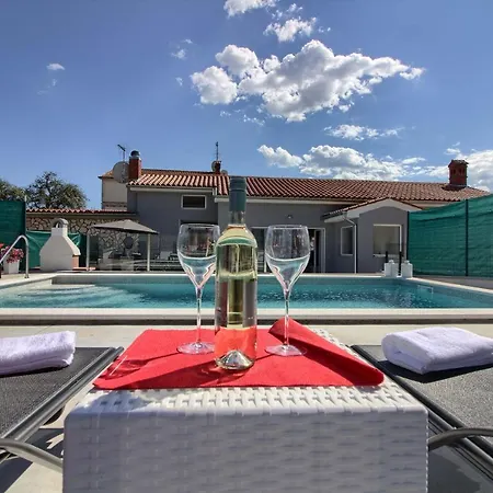 New Luna With Private Pool In Surrounded By Greenery Rented By Wiibuk *