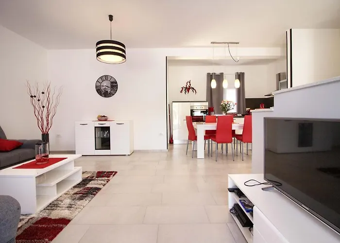 New Luna With Private Pool In Surrounded By Greenery Rented By Wiibuk Vila