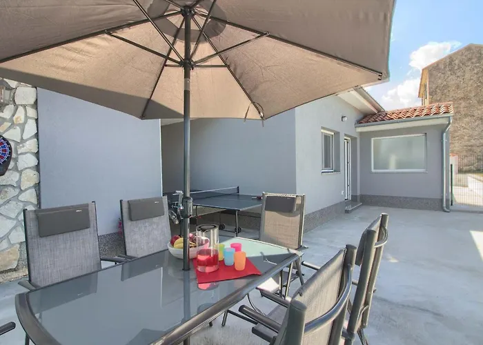 New Luna With Private Pool In Surrounded By Greenery Rented By Wiibuk * Pula