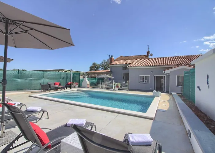 New Luna With Private Pool In Surrounded By Greenery Rented By Wiibuk Vila