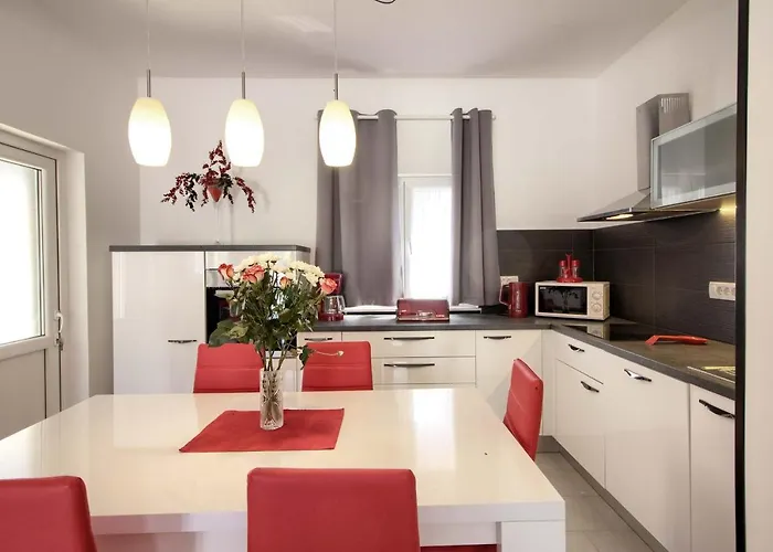 New Luna With Private Pool In Surrounded By Greenery Rented By Wiibuk Pula