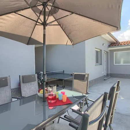 New Luna With Private Pool In Surrounded By Greenery Rented By Wiibuk * Pula